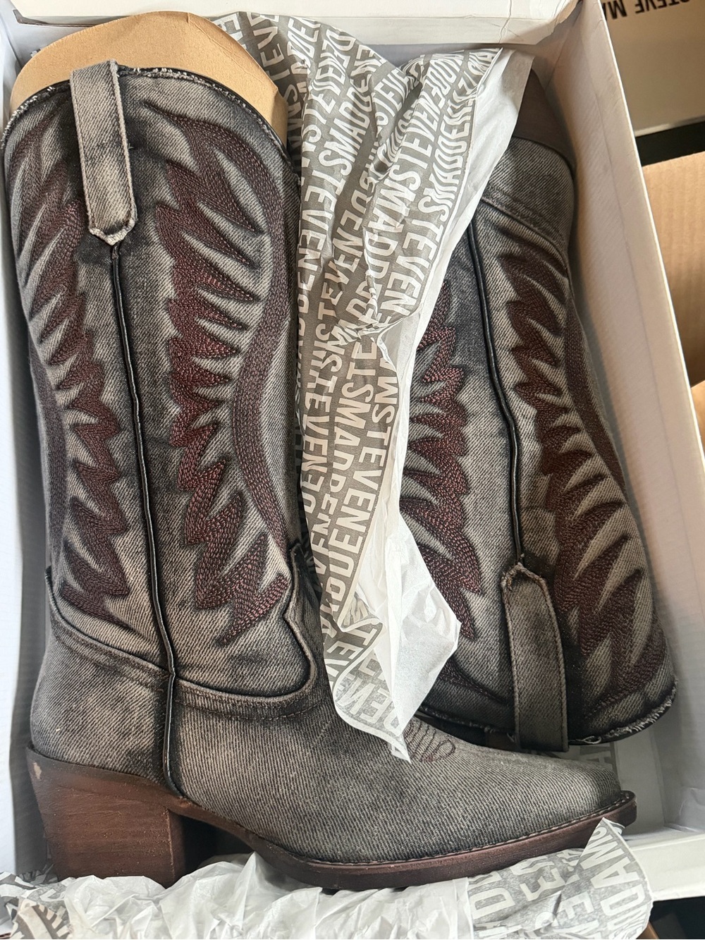 Steve Madden Albany Denim Embroidered Western Cowboy Boots Women’s Size 9.5 NEW